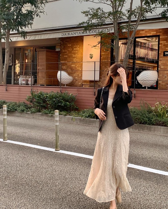 10 c&aacute;ch diện blazer đen thanh lịch, t&ocirc;n d&aacute;ng trong m&ugrave;a lạnh - Ảnh 3.