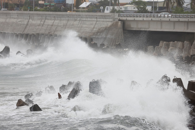Hơn 1 triệu người bị ảnh hưởng khi cơn bão Koinu đổ bộ vào Đài Loan (Trung Quốc) - Ảnh 1.