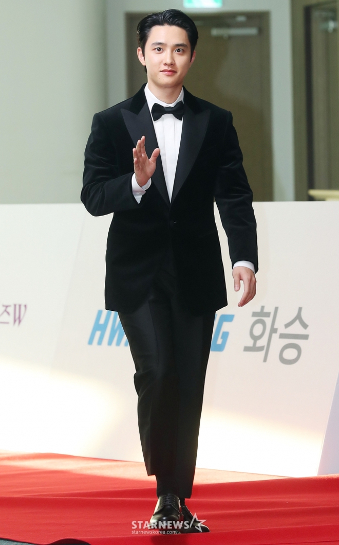 Thảm đỏ Buil Film Awards: Park Bo Young hack tuổi lấn át nữ thần Kpop, D.O. (EXO) - Kim Seon Ho so visual cực gắt - Ảnh 7.