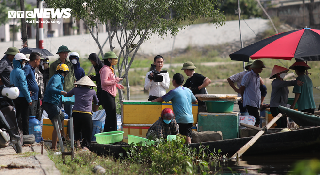 Hơn 50 tấn c&aacute; lồng chết phơi bụng, n&ocirc;ng d&acirc;n H&agrave; Tĩnh trắng tay sau 1 đ&ecirc;m - Ảnh 11.