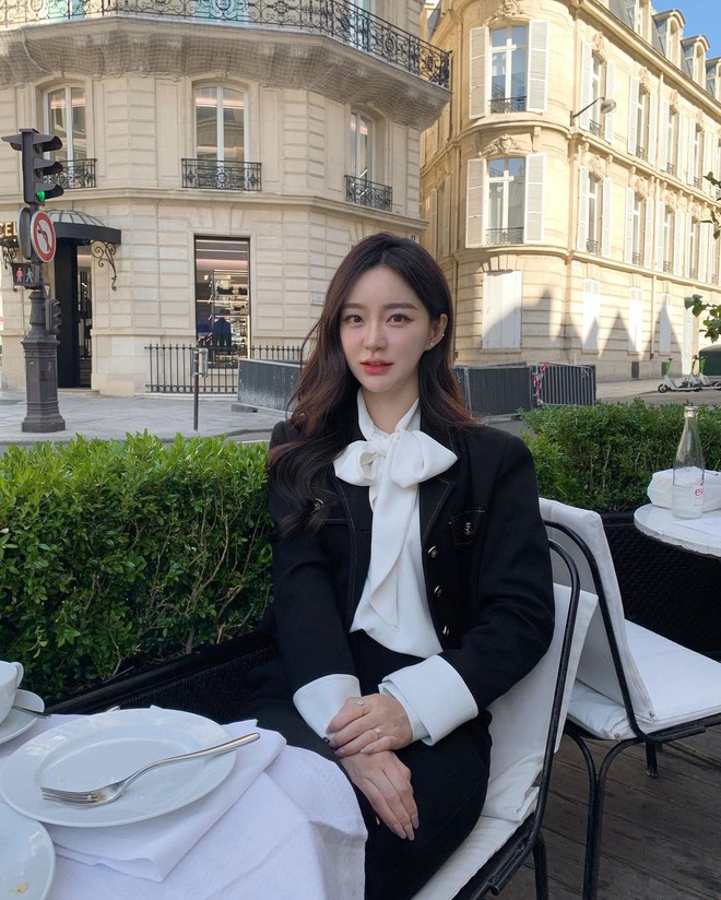 Áo blouse buộc dây thanh lịch không thể thiếu trong mùa thu đông - Ảnh 8. Áo blouse buộc dây thanh lịch không thể thiếu trong mùa thu đông - Ảnh 8.