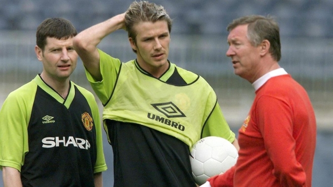 Sau 2 thập kỷ, David Beckham trải lòng về khoảnh khắc bị HLV Sir Alex đá giày vào mặt: Tôi đã lao về phía ông ấy - Ảnh 1.