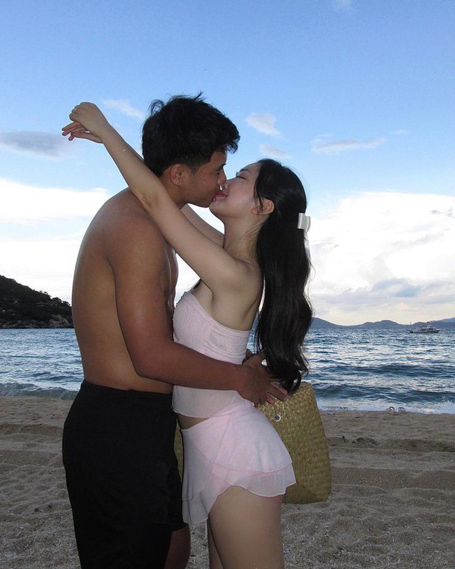 Cầu thủ nổi tiếng viết sai ch&iacute;nh tả ngay lần đầu t&aacute;n hot girl trường Mỹ thuật v&agrave; chuyện t&igrave;nh bạc xỉu đ&aacute;ng y&ecirc;u - Ảnh 1.