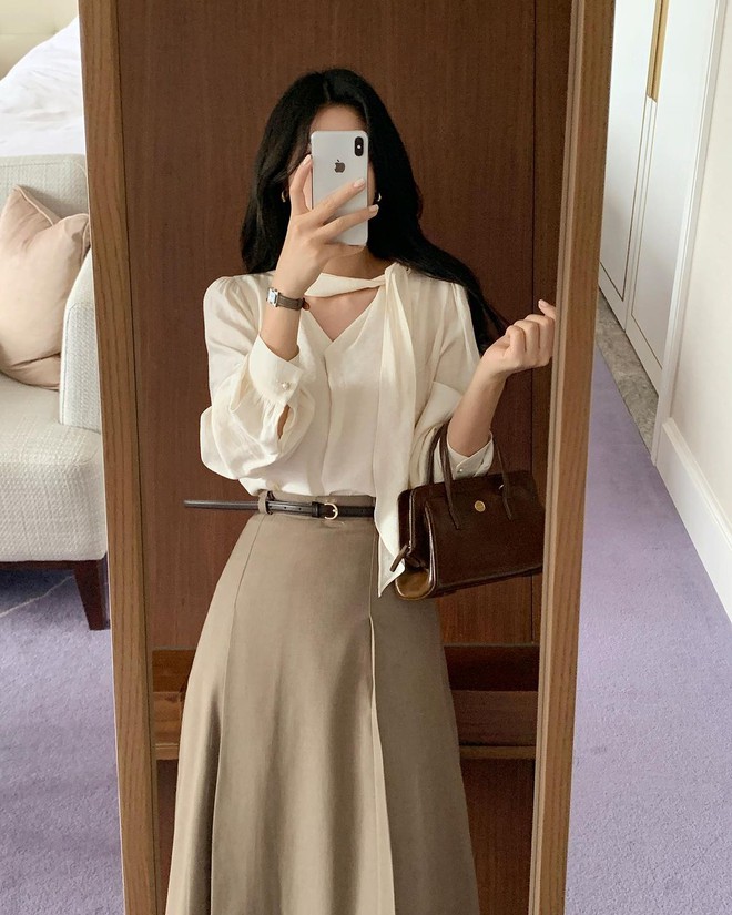 Áo blouse buộc dây thanh lịch không thể thiếu trong mùa thu đông - Ảnh 2. Áo blouse buộc dây thanh lịch không thể thiếu trong mùa thu đông - Ảnh 2.