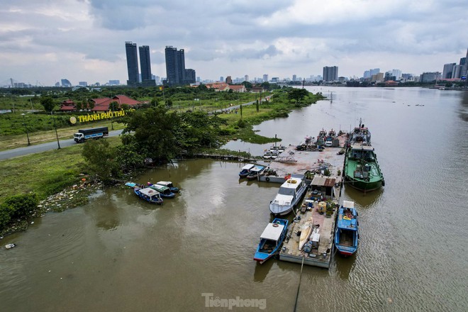 Cận cảnh điểm xem ph&aacute;o hoa đỉnh nhất tại TPHCM từ năm 2024 - Ảnh 5.