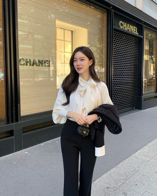 Áo blouse buộc dây thanh lịch không thể thiếu trong mùa thu đông - Ảnh 1. Áo blouse buộc dây thanh lịch không thể thiếu trong mùa thu đông - Ảnh 1.