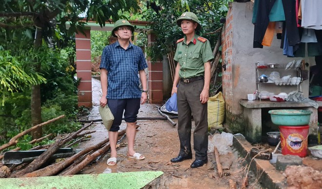 Cận cảnh khu vực sạt lở khiến 2 người thiệt mạng ở Y&ecirc;n B&aacute;i - Ảnh 7.