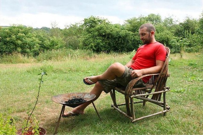 Người đàn ông siêu phàm sống không tiền suốt 15 năm - Ảnh 2. Người đàn ông siêu phàm sống không tiền suốt 15 năm - Ảnh 2.