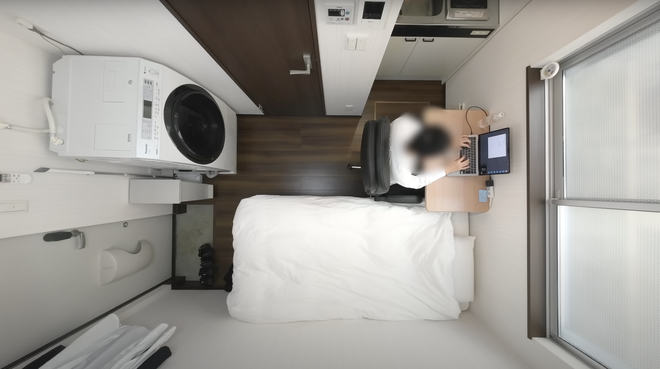Ch&agrave;ng trai sống trong căn nh&agrave; 7m2 kh&ocirc;ng c&oacute; tủ lạnh v&agrave; bếp, cất quần &aacute;o dưới s&agrave;n nh&agrave; - Ảnh 1.