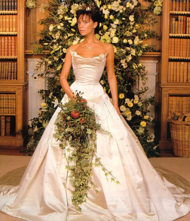 Siêu đám cưới David - Victoria Beckham ở lâu đài: Tốn hơn 24 tỷ, khách mời toàn sao khủng, chuyên cơ chở váy cưới xuyên Đại Tây Dương 4 lần - Ảnh 9.