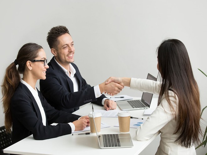 Nh&agrave; tuyển dụng mời ngồi nhưng ph&ograve;ng kh&ocirc;ng c&oacute; ghế, ứng vi&ecirc;n l&agrave;m một h&agrave;nh động lập tức được tuyển thẳng! - Ảnh 3.