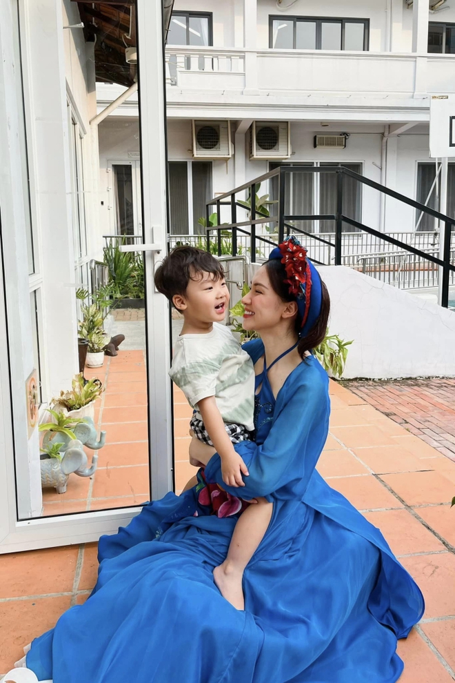 Ho&agrave; Minzy zoom cận h&igrave;nh ảnh những vết rạn bụng, n&oacute;i g&igrave; về quyết định &acirc;m thầm sinh con 4 năm trước? - Ảnh 6.