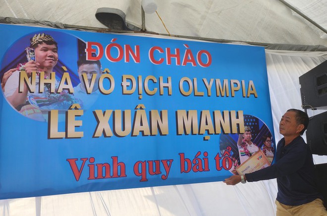 CLIP: Qu&ecirc; nh&agrave; Thanh H&oacute;a ch&agrave;o đ&oacute;n nh&agrave; v&ocirc; địch Đường l&ecirc;n đỉnh Olympia - Ảnh 5.