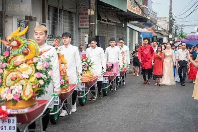 Ch&uacute; rể Th&aacute;i B&igrave;nh đem 7 xe r&ugrave;a đến nh&agrave; g&aacute;i đưa tr&aacute;p, mẹ e ngại một điều khi con đưa ra &yacute; tưởng - Ảnh 4.