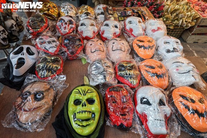 Sau rằm Trung thu, thủ phủ H&agrave;ng M&atilde; lại rực sắc m&agrave;u Halloween - Ảnh 7.