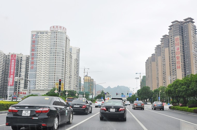 Người d&acirc;n c&oacute; thể tự l&aacute;i xe du lịch sang Trung Quốc từ 6-11 - Ảnh 2.