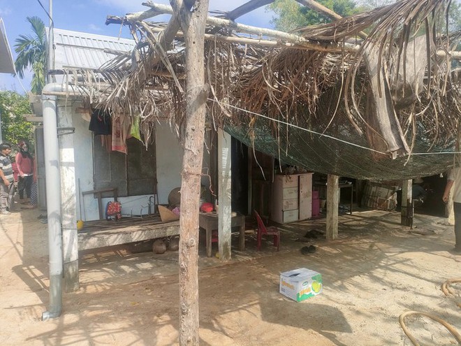 Ch&aacute;u b&eacute; 1 tuổi tử vong trong chuồng tr&acirc;u khi ở nh&agrave; c&ugrave;ng b&agrave; cố - Ảnh 1.