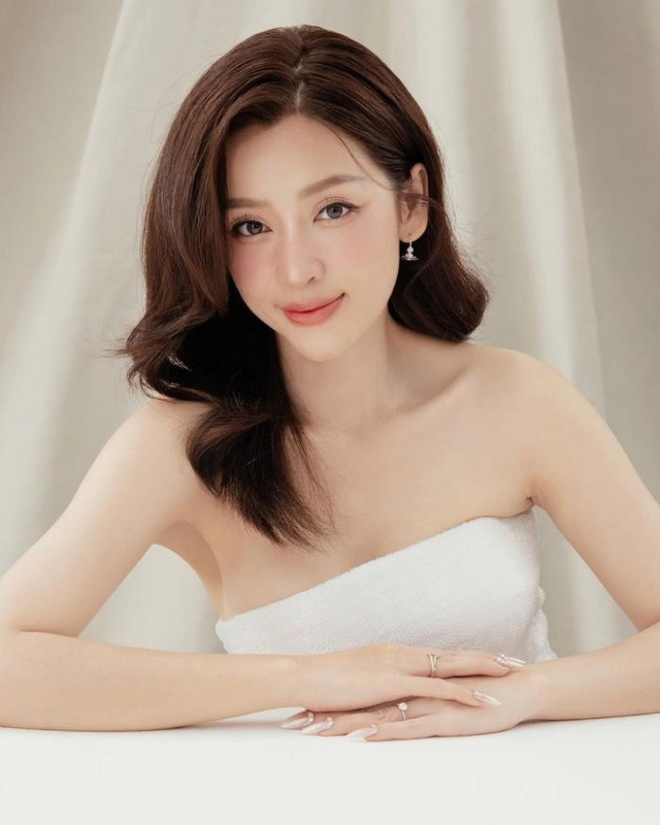Học vấn của cặp đ&ocirc;i vừa l&agrave;m lễ gia ti&ecirc;n h&ocirc;m nay: Đ&agrave;ng g&aacute;i học giỏi, đ&agrave;ng trai liệu c&oacute; l&eacute;p vế? - Ảnh 3.