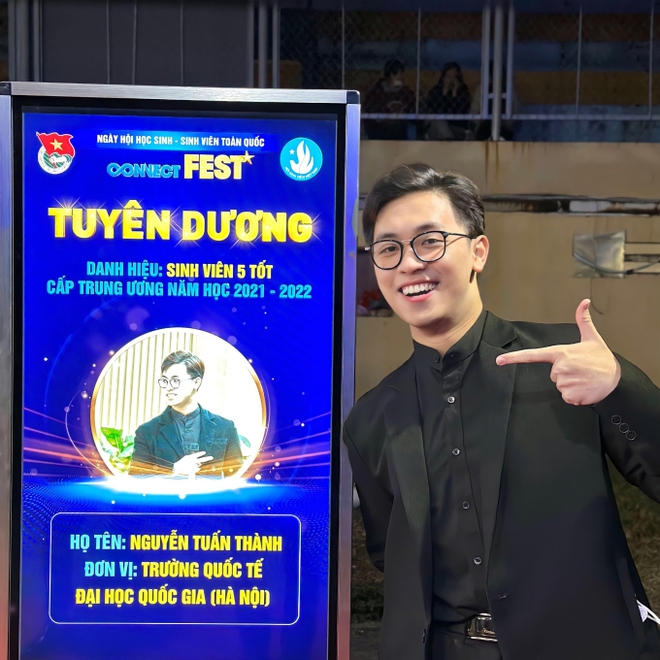 Nam sinh l&agrave; Thủ khoa đại học, 2 lần được sếp đ&aacute;nh gi&aacute; cao v&igrave; th&agrave;nh t&iacute;ch ngoại kh&oacute;a ấn tượng - Ảnh 1.