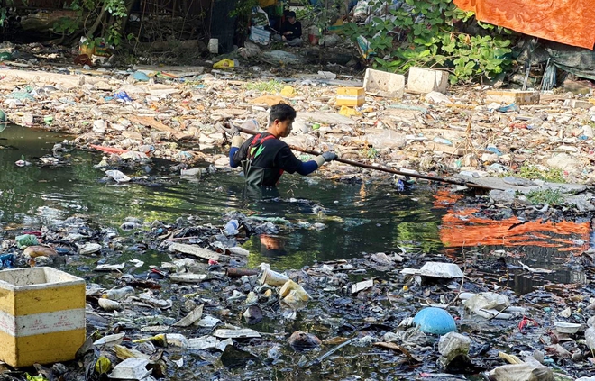 Trưởng nhóm Sài Gòn Xanh nói về hàng trăm tình nguyện viên ngâm mình dưới kênh đen: Tụi mình không làm màu! - Ảnh 8.