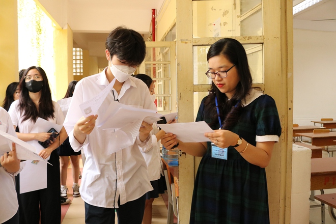 Loại Tiếng Anh khỏi m&ocirc;n bắt buộc thi tốt nghiệp THPT: C&oacute; bước l&ugrave;i? - Ảnh 2.