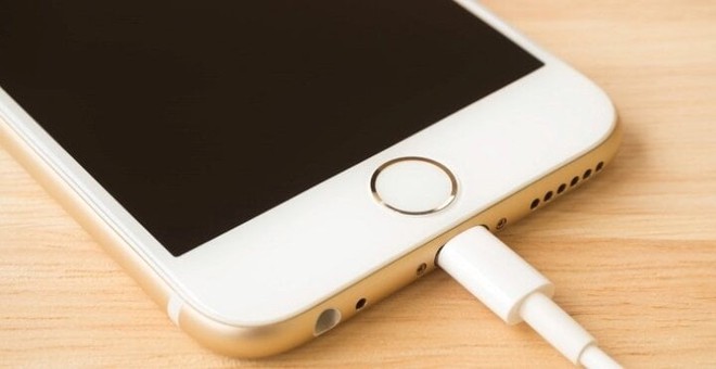 Mỗi ng&agrave;y n&ecirc;n sạc điện thoại tối đa bao nhi&ecirc;u lần? - Ảnh 1.