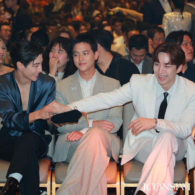 Loạt khung hình tinh hoa hội tụ: Junho (2PM) so kè hoàng tử nụ cười James Jirayu, mỹ nam GOT7 như mất sổ gạo giữa dàn nam thần Thái - Ảnh 4.