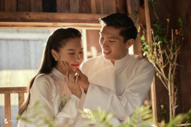 Đo&agrave;n Văn Hậu lộ diện bảnh bao, l&ecirc;n xe đi đ&oacute;n c&ocirc; d&acirc;u Do&atilde;n Hải My - Ảnh 7.