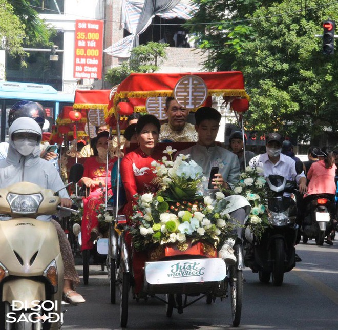 Hot: Nh&agrave; Đo&agrave;n Văn Hậu ngồi x&iacute;ch l&ocirc; đưa lễ vật v&agrave;o nh&agrave; Do&atilde;n Hải My ăn hỏi - Ảnh 11.