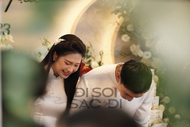 Loạt ảnh n&eacute;t căng trong đ&aacute;m hỏi Do&atilde;n Hải My v&agrave; Đo&agrave;n Văn Hậu: C&ocirc; d&acirc;u ch&uacute; rể kho&aacute; m&ocirc;i ngọt ng&agrave;o! - Ảnh 10.