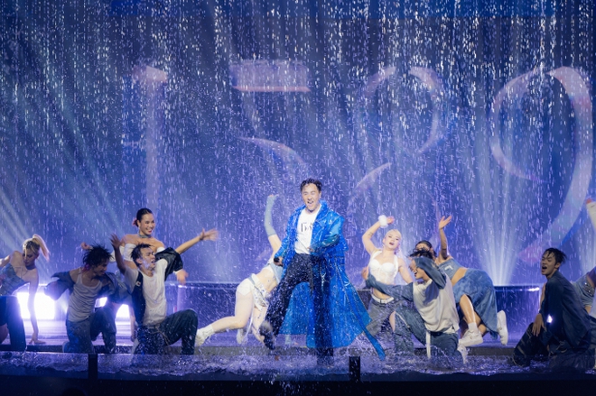 Live concert 1589 Hà Nội: Trung Quân tự thử thách với đêm nhạc hơn 3 tiếng, trưng trổ và thăng hoa nhưng cũng khó tránh những điểm trừ - Ảnh 8.