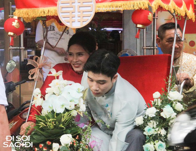Hot: Nh&agrave; Đo&agrave;n Văn Hậu ngồi x&iacute;ch l&ocirc; đưa lễ vật v&agrave;o nh&agrave; Do&atilde;n Hải My ăn hỏi - Ảnh 2.