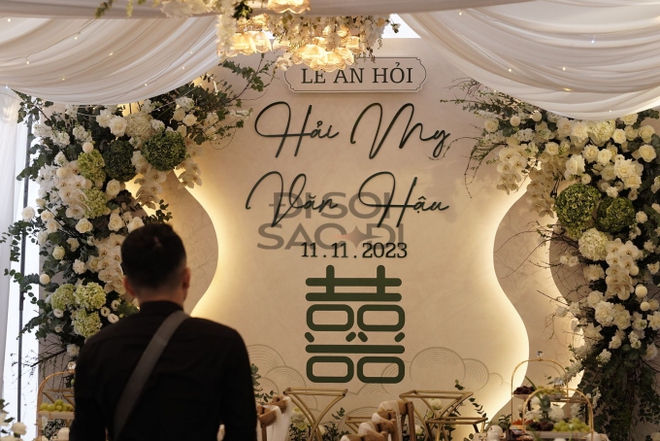 Do&atilde;n Hải My ch&iacute;nh thức lộ diện trong đ&aacute;m hỏi, Đo&agrave;n Văn Hậu ngồi xe 50 tỷ c&ugrave;ng đo&agrave;n x&iacute;ch l&ocirc; mang s&iacute;nh lễ khủng đến nh&agrave; g&aacute;i - Ảnh 6.