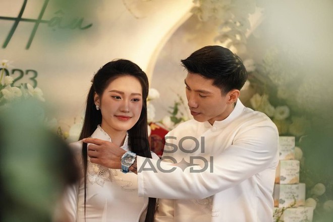Loạt ảnh n&eacute;t căng trong đ&aacute;m hỏi Do&atilde;n Hải My v&agrave; Đo&agrave;n Văn Hậu: C&ocirc; d&acirc;u ch&uacute; rể kho&aacute; m&ocirc;i ngọt ng&agrave;o! - Ảnh 9.