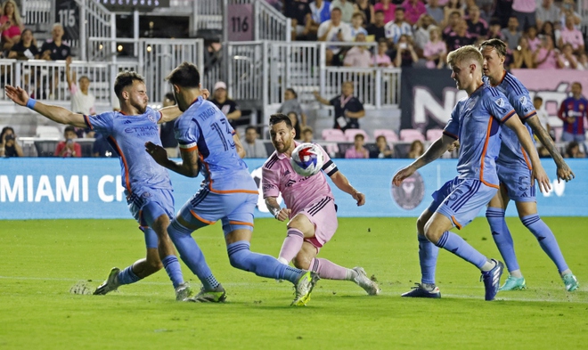 Messi v&agrave; Inter Miami nhận c&aacute;i kết đắng l&ograve;ng sau lễ vinh danh Quả b&oacute;ng V&agrave;ng - Ảnh 3.
