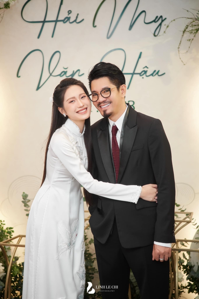 Mẹ Do&atilde;n Hải My x&aacute;ch t&uacute;i gần trăm triệu, bố l&aacute;i Mẹc G63 hộ tống con g&aacute;i về Th&aacute;i B&igrave;nh tổ chức lễ cưới - Ảnh 5.