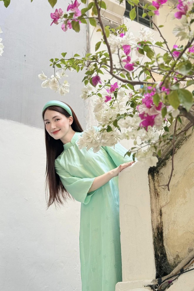 Cam thường soi nhan sắc Ho&agrave; Minzy dự đ&aacute;m hỏi Văn Hậu, so với ảnh sống ảo liệu c&oacute; kh&aacute;c? - Ảnh 9.