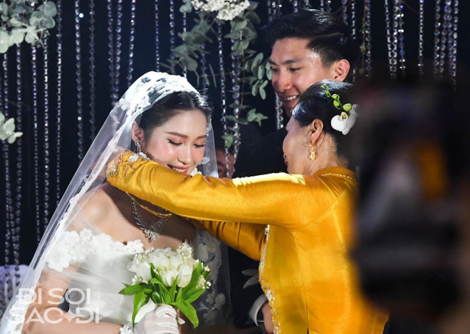 Đo&agrave;n Văn Hậu s&aacute;ng nhất s&acirc;n vận động th&ocirc;n qu&ecirc; trong trận đấu quan trọng của cuộc đời - Ảnh 9.