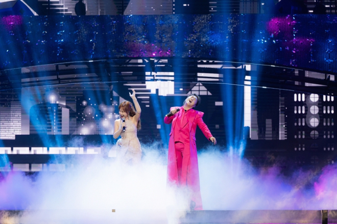 Live concert 1589 Hà Nội: Trung Quân tự thử thách với đêm nhạc hơn 3 tiếng, trưng trổ và thăng hoa nhưng cũng khó tránh những điểm trừ - Ảnh 6.