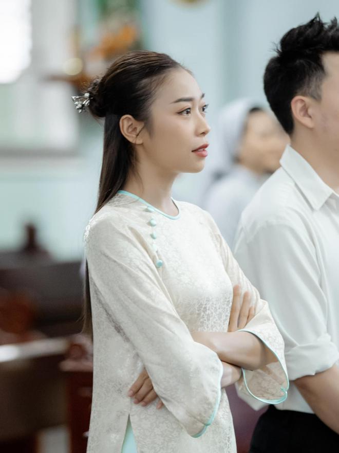 Trọn vẹn lễ h&ocirc;n phối của Puka v&agrave; Gin Tuấn Kiệt: Cặp đ&ocirc;i lộng lẫy giữa th&aacute;nh đường, 1 sao Việt bật kh&oacute;c sau 4 lần dự cưới - Ảnh 9.