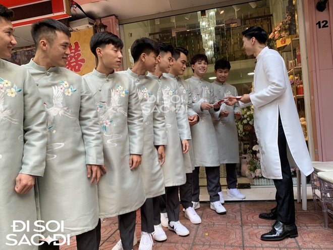 D&agrave;n hotboy b&ecirc; tr&aacute;p tươi r&oacute;i c&ugrave;ng ch&uacute; rể Đo&agrave;n Văn Hậu trước thềm đ&aacute;m hỏi - Ảnh 5.