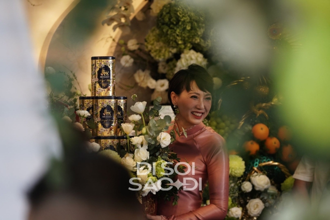 Hai b&agrave; sui nh&agrave; Đo&agrave;n Văn Hậu v&agrave; Do&atilde;n Hải My &ocirc;m nhau cười rạng rỡ, mẹ ch&uacute; rể c&oacute; chia sẻ đầu ti&ecirc;n trong ng&agrave;y rước d&acirc;u - Ảnh 3.