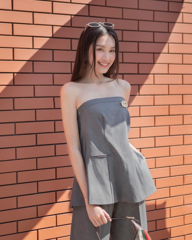 C&ocirc; d&acirc;u của Đo&agrave;n Văn Hậu: Tiểu thư H&agrave; th&agrave;nh m&ecirc; diện đồ local brand b&igrave;nh d&acirc;n, style thanh lịch s&agrave;nh điệu ai cũng m&ecirc; - Ảnh 8.