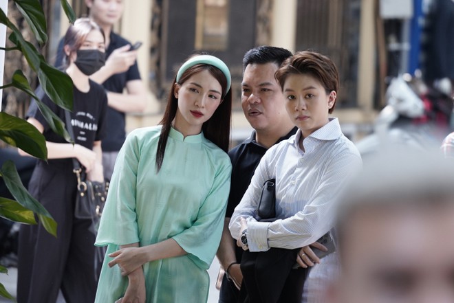 Cam thường soi nhan sắc Ho&agrave; Minzy dự đ&aacute;m hỏi Văn Hậu, so với ảnh sống ảo liệu c&oacute; kh&aacute;c? - Ảnh 6.