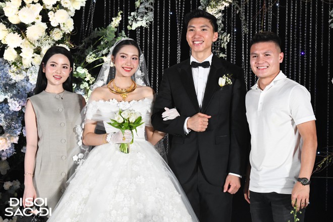 Quang Hải &ocirc;m eo Chu Thanh Huyền, t&igrave;nh ch&agrave;ng &yacute; thiếp c&ocirc;ng khai chốn đ&ocirc;ng người - Ảnh 4.