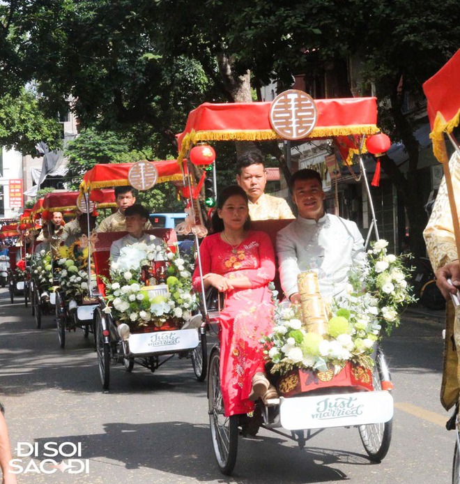 Hot: Nh&agrave; Đo&agrave;n Văn Hậu ngồi x&iacute;ch l&ocirc; đưa lễ vật v&agrave;o nh&agrave; Do&atilde;n Hải My ăn hỏi - Ảnh 6.