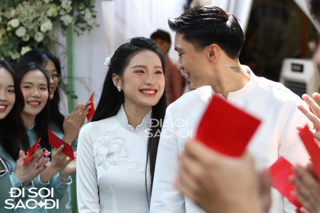 Văn Hậu v&agrave; Hải My xuất hiện t&igrave;nh tứ tại đ&aacute;m hỏi, visual đỉnh cao h&uacute;t mọi &aacute;nh nh&igrave;n - Ảnh 4.