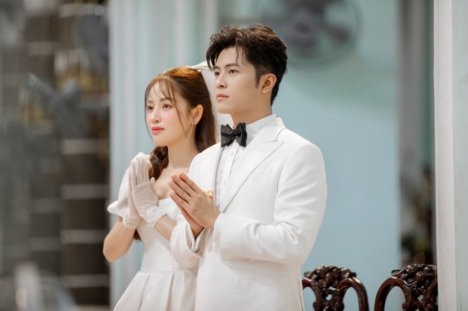 Trọn vẹn lễ h&ocirc;n phối của Puka v&agrave; Gin Tuấn Kiệt: Cặp đ&ocirc;i lộng lẫy giữa th&aacute;nh đường, 1 sao Việt bật kh&oacute;c sau 4 lần dự cưới - Ảnh 6.