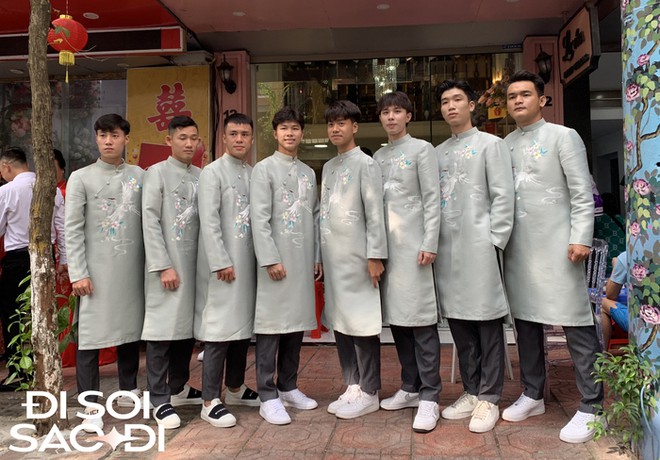 D&agrave;n hotboy b&ecirc; tr&aacute;p tươi r&oacute;i c&ugrave;ng ch&uacute; rể Đo&agrave;n Văn Hậu trước thềm đ&aacute;m hỏi - Ảnh 2.