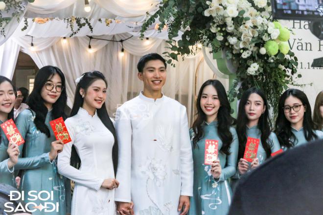 Văn Hậu v&agrave; Hải My xuất hiện t&igrave;nh tứ tại đ&aacute;m hỏi, visual đỉnh cao h&uacute;t mọi &aacute;nh nh&igrave;n - Ảnh 3.